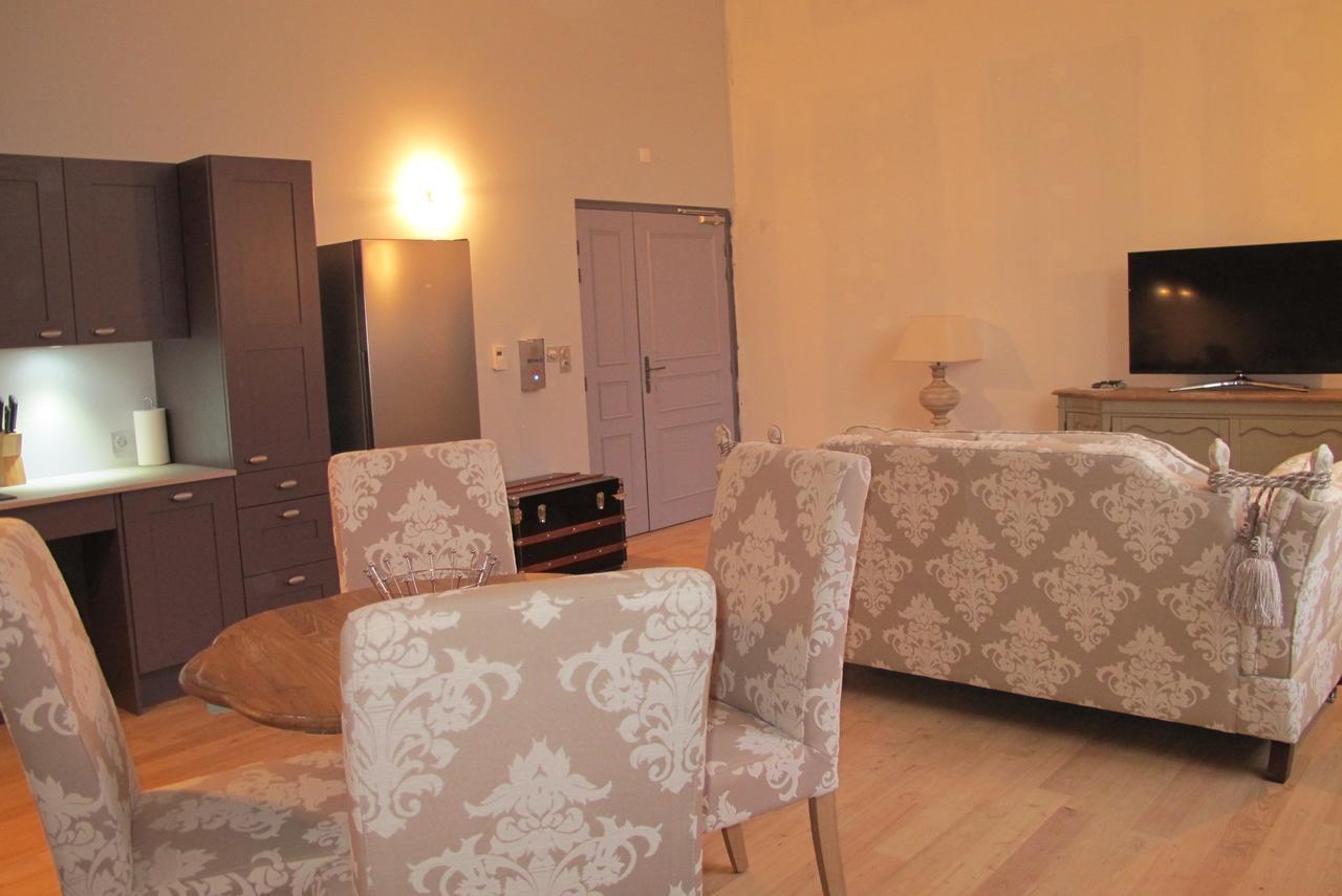 Chateau De Jalesnes Aparthotel