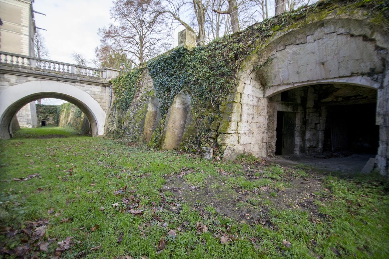 Chateau De Jalesnes *